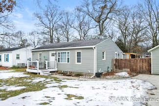 5694 Colleen Ave, Muskegon, MI 49442