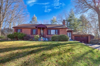 90 Spruce Dr, Torrington, CT 06790