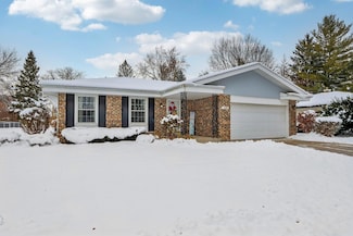 1120 Hemlock Ln, Waukesha, WI 53189