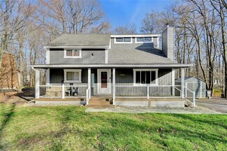 1091 Seven Nations Dr, Tobyhanna, PA 18466