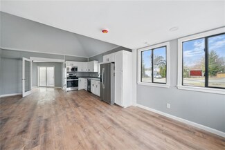 166 Beach Ave, Warwick, RI 02889