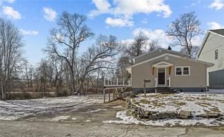 97 Main St, Riverside, RI 02915