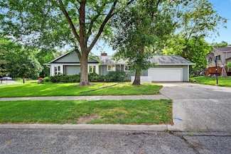 5010 Twana Dr, Des Moines, IA 50310