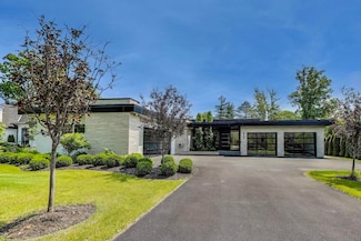 821 Harms Rd, Glenview, IL 60025