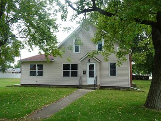 156 W Saint Louis St, Knox, IN 46534
