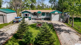 4881 Lakeshore Dr, Tekamah, NE 68061