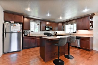 22464 N Tuolumne Rd, Twain Harte, CA 95383