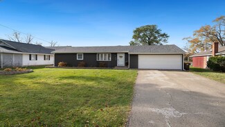 7832 Shore Dr, Machesney Park, IL 61115