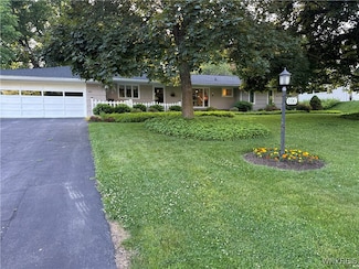 106 Highledge Dr, Penfield, NY 14526
