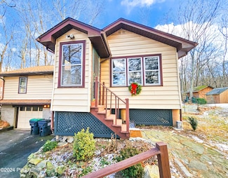 115 Lake Shore Rd, Shohola, PA 18458