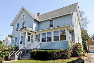 647 Wing St, Elgin, IL 60123