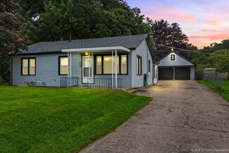 2610 S Thomas Ct, McHenry, IL 60051