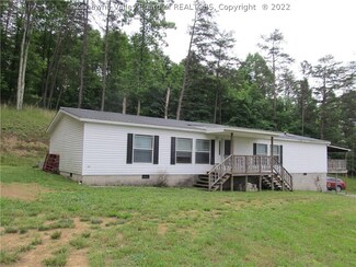 1809 Mcnabb Dr, Elkview, WV 25071