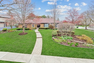 56 Garfield Ridge Ct, Burr Ridge, IL 60527