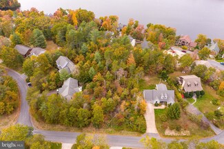 410 S Lakeview Dr, Cross Junction, VA 22625