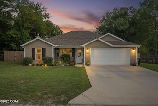 315 E 2nd St, Webb City, MO 64870