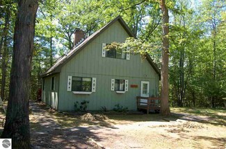 6271 W Plum Valley Rd NW, Rapid City, MI 49676