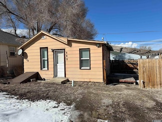 305 E Spruce St, Rawlins, WY 82301