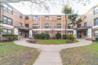 8 W Mill Dr Unit 1B, Great Neck, NY 11021