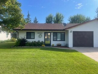 132 Belleville Ct, Thief River Falls, MN 56701
