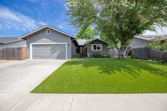 2126 SW Webster Rd, Grants Pass, OR 97526