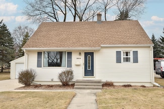 1215 6th Ave, Grafton, WI 53024