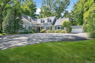 61 Weir Ln, Locust Valley, NY 11560
