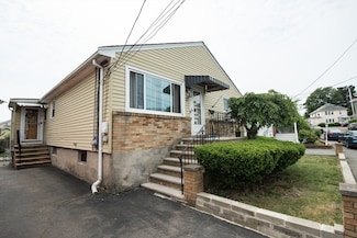 17 Lantern Rd, Revere, MA 02151