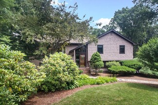 129 Green St, Medfield, MA 02052