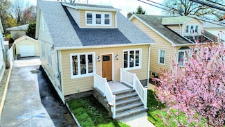 3 Raydol Ave, Secaucus, NJ 07094