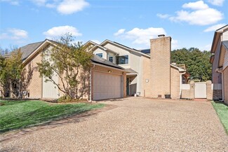 2910 Broadmoor Dr, Bryan, TX 77802