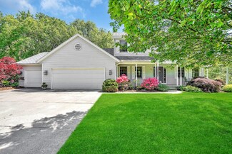 710 Pendleton Dr NE, Comstock Park, MI 49321