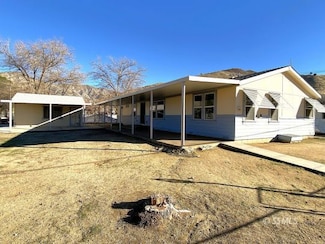 2050 Rainbow Dr, Lake Isabella, CA 93240