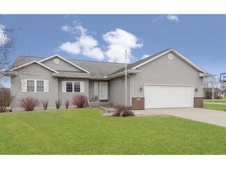 412 Circleview Dr, Atkins, IA 52206
