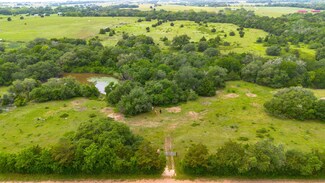 1250 Ladewig Ln, Flatonia, TX 78956