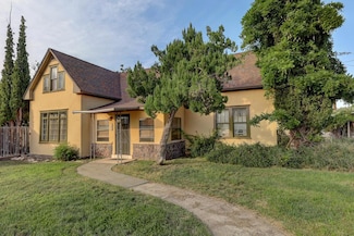 702 N 2nd St, Alpine, TX 79830