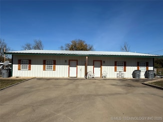 1006 1st St, Quinton, OK 74561