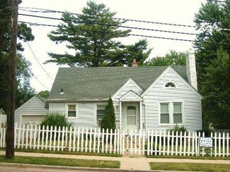 301 Mcclure Ave, Elgin, IL 60123