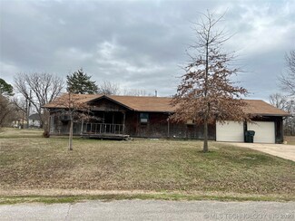 1017 S Chickasaw Ave, Okmulgee, OK 74447