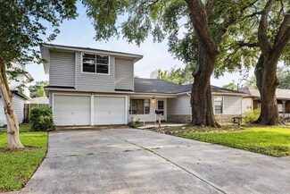 226 W 5th St, Deer Park, TX 77536