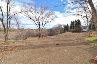 2111 Academy Rd, Minot, ND 58703