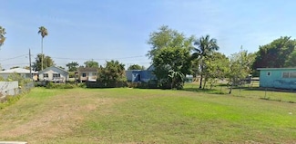 561 SE 3rd St, Belle Glade, FL 33430