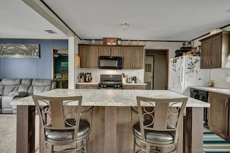 9608 Storypointe Dr Unit 129, Fair Haven, MI 48023