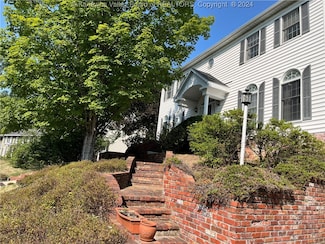 42 Carriage Rd, Charleston, WV 25314