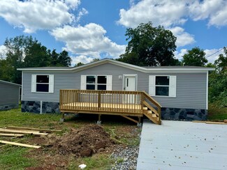 615 8th St, Newport, TN 37821