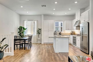 27408 N Horizon View Ln, Valencia, CA 91355