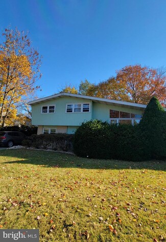 35 Glenrock Dr, Claymont, DE 19703