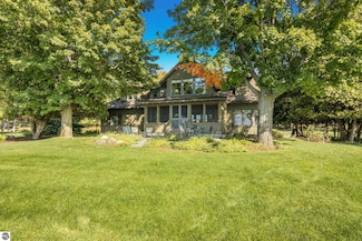 12908 Fairlane Dr, Rapid City, MI 49676