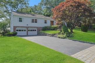 165 Rock Creek Ln, Scarsdale, NY 10583