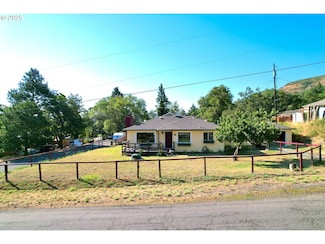 1202 Chinook St, the Dalles, OR 97058